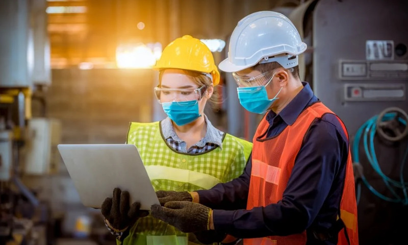 Để được cấp thẻ an toàn lao động, bạn phải tham gia khóa đào tạo, đạt bài kiểm tra