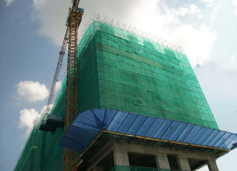 Lưới che, rào chắn tại công trình là thiết bị an toàn bảo vệ người công nhân
